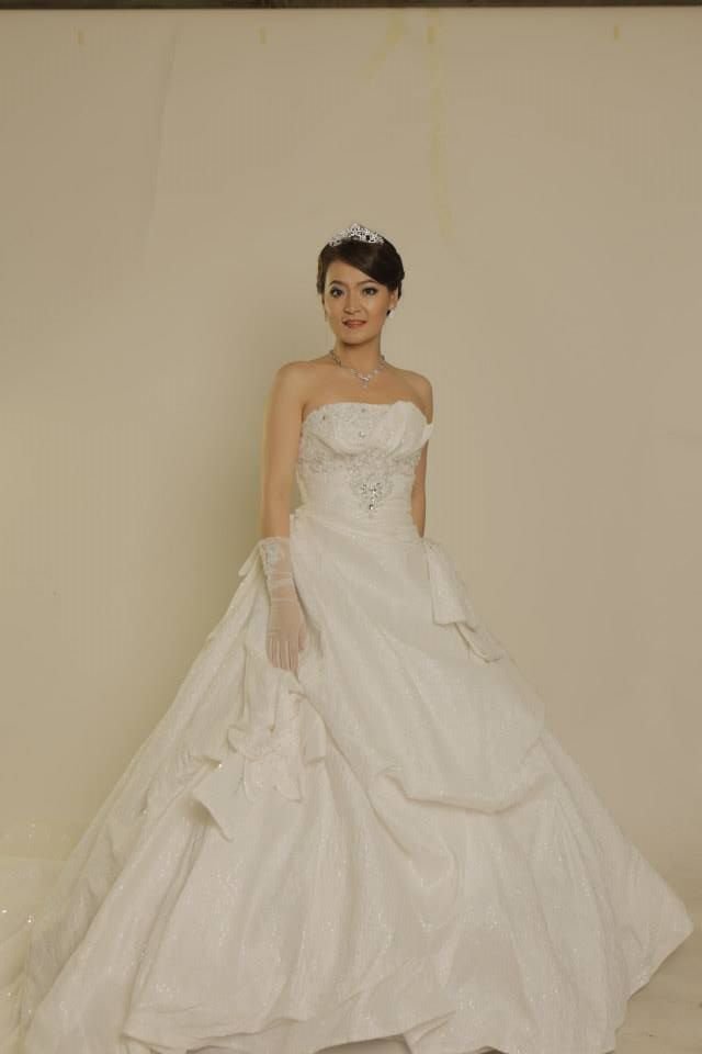 Жүжигчин Д.Ганцэцэгт машин “бэлэглэжээ”